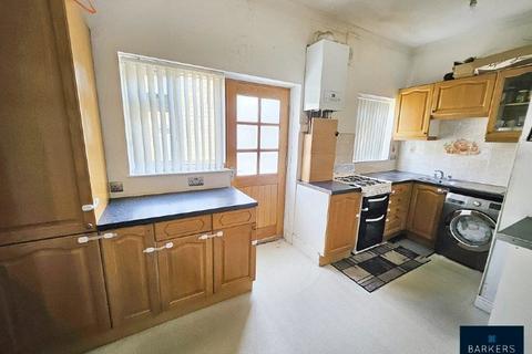 3 bedroom end of terrace house for sale, Mount Avenue, Batley