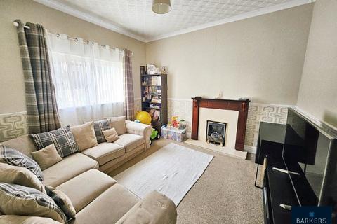 3 bedroom end of terrace house for sale, Mount Avenue, Batley