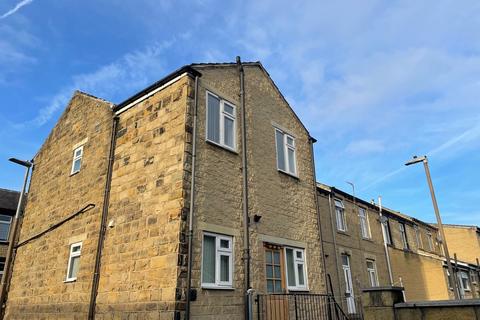 3 bedroom end of terrace house for sale, Mount Avenue, Batley