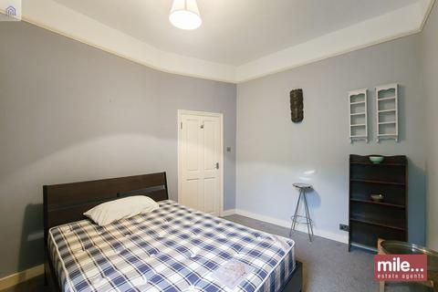 2 bedroom ground floor flat for sale, Denholme Road, London