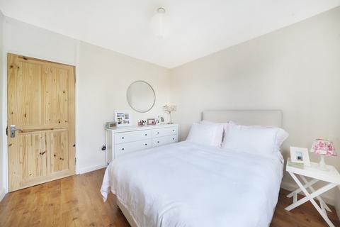 168d Evering Road, London, E5 8AH