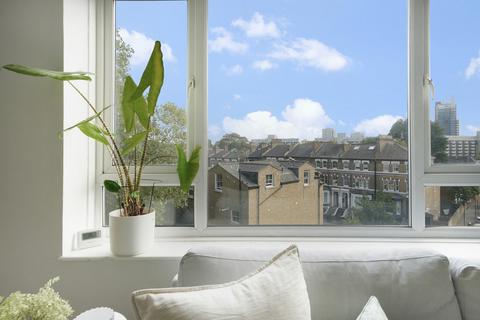 168d Evering Road, London, E5 8AH