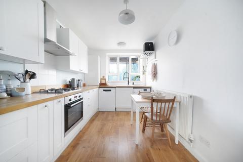 168d Evering Road, London, E5 8AH