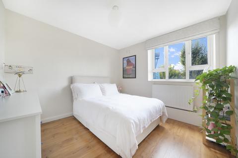 168d Evering Road, London, E5 8AH