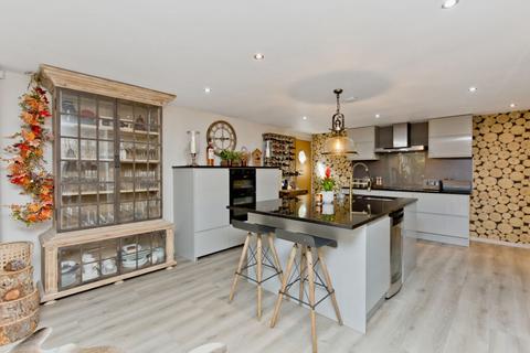 2b Brae Park Road, Edinburgh, EH4 6DN