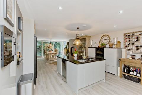 2b Brae Park Road, Edinburgh, EH4 6DN
