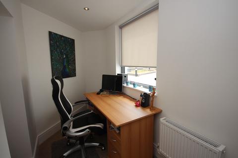 2 bedroom penthouse for sale, Silk Court, Wokingham