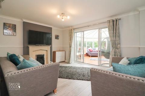 4 Torbay, Amington, Tamworth, B77 3QZ