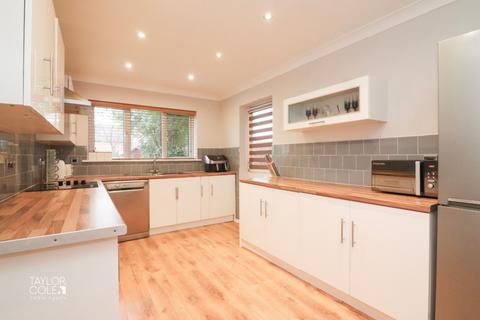 4 Torbay, Amington, Tamworth, B77 3QZ