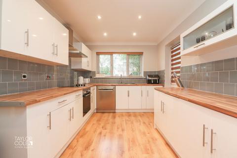 4 Torbay, Amington, Tamworth, B77 3QZ