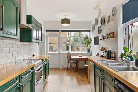 1 bedroom ground floor flat for sale, Haldane Road, London