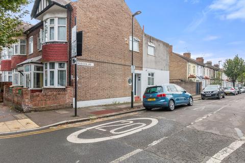 1 bedroom ground floor flat for sale, Haldane Road, London