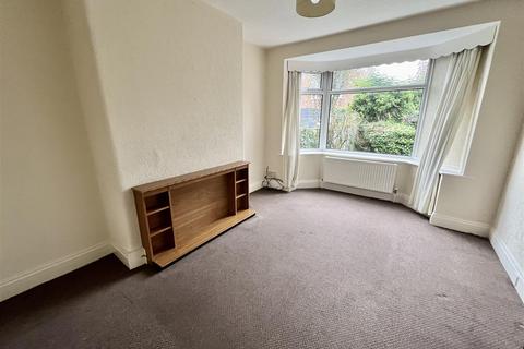 3 bedroom semi-detached house to rent, Denstone Avenue, Urmston, Manchester