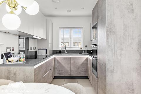 41 Chiron Square, Harlow, CM18 7FS