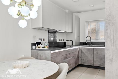 41 Chiron Square, Harlow, CM18 7FS