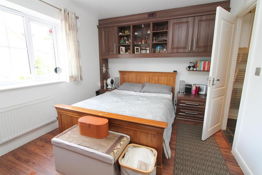 Bedroom 1b.jpg