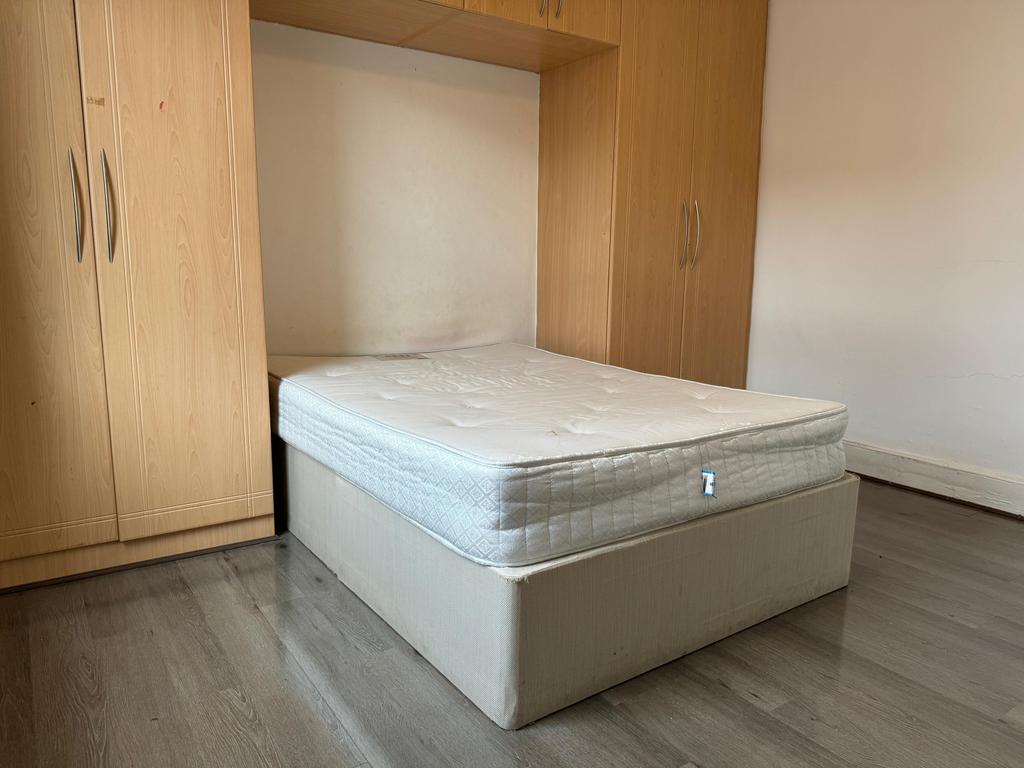 Apartment in HOUNSLOW - View 2