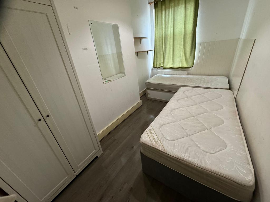 Apartment in HOUNSLOW - View 3
