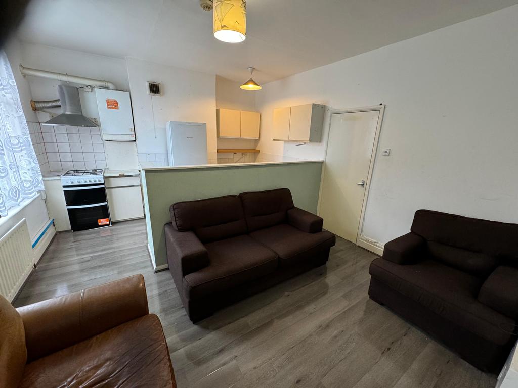 Apartment in HOUNSLOW - View 4
