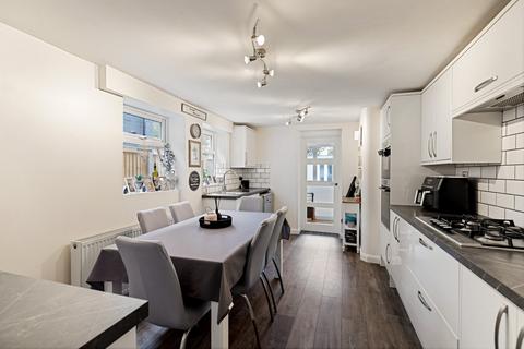 81 Chart Road, Folkestone, CT19 4EP