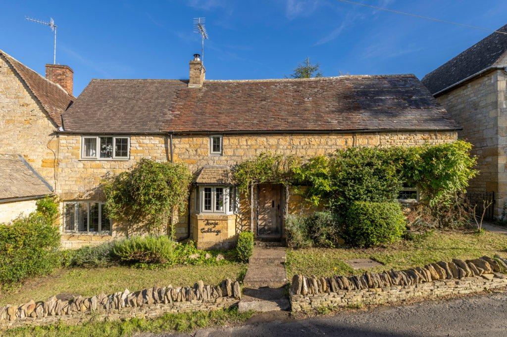 Aston Magna Moreton in Marsh 3 Bed Semi detached House For Sale 