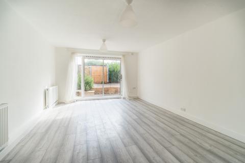 2 bedroom flat to rent, Crown Dale, London SE19