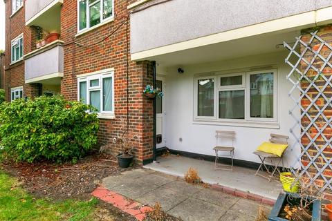 1 bedroom flat for sale, Brick Farm Close, West Hall Road, Kew, Richmond, Surrey TW9