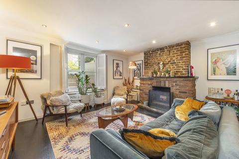 3 bedroom maisonette for sale, Southgate Road, De Beauvoir, Islington, London