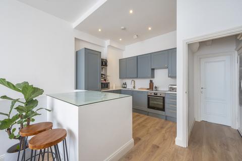 2 bedroom flat for sale, Queensborough Terrace, Lancaster Gate, London