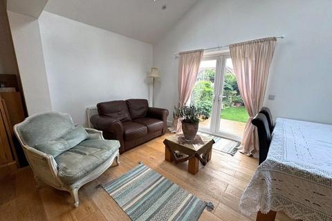 2 bedroom bungalow for sale, Cricketfield Grove, Leigh-On-Sea