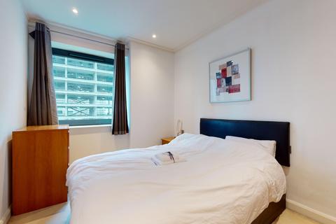 2 bedroom flat to rent, Discovery Dock Apartments East, South Quay Square