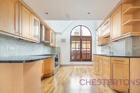 3 bedroom semi-detached house to rent, Three Colt Street, London