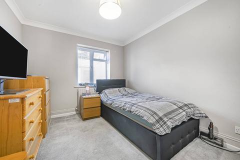 2 bedroom flat to rent, Beaconsfield Road, Friern Barnet, London, N11