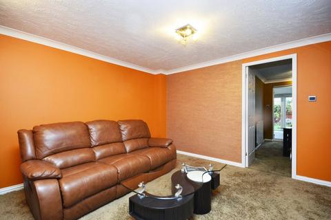 3 bedroom house to rent, Earl Close, Friern Barnet, London, N11