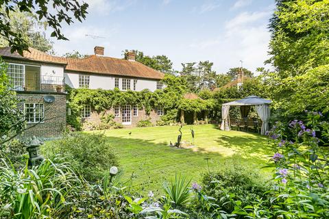 undefined, Lower Road, Fetcham