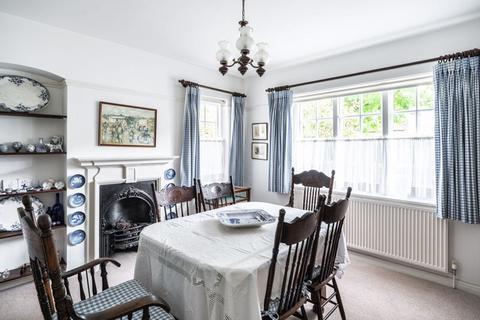 4 bedroom semi-detached house for sale, Bigwood Road, Hampstead Garden Suburb, NW11