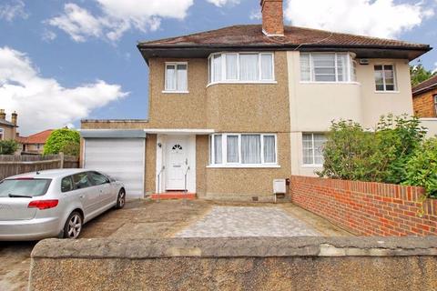 3 bedroom property to rent, Beacon Road, London SE13