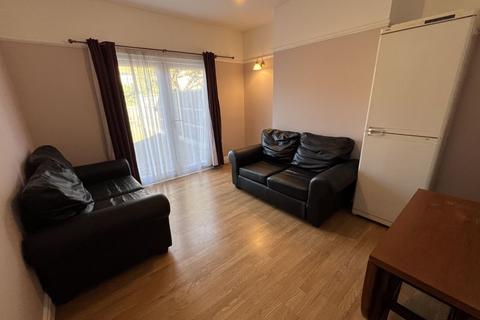 3 bedroom property to rent, Beacon Road, London SE13