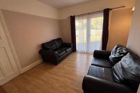 3 bedroom property to rent, Beacon Road, London SE13