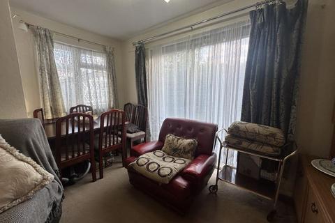 2 bedroom semi-detached bungalow for sale, Farndale Crescent, Greenford