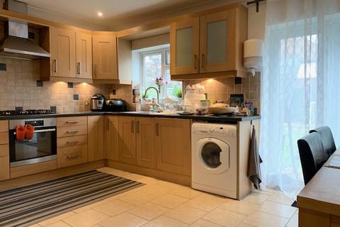 4 bedroom semi-detached house to rent, Bursledon Road, Bitterne