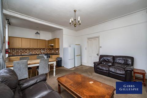 4 bedroom flat to rent, Clitherow Court, Boston Manor Road