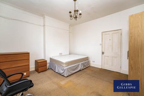 4 bedroom flat to rent, Clitherow Court, Boston Manor Road