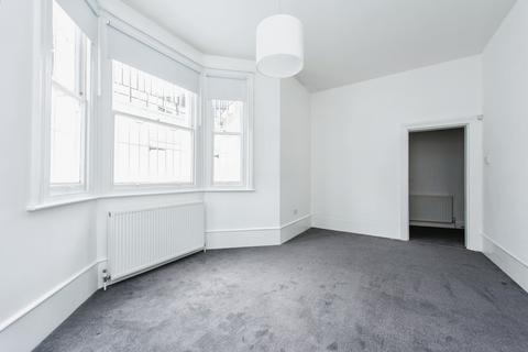 2 bedroom flat to rent, Hazlitt Road, London