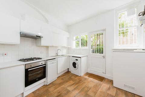 2 bedroom flat to rent, Hazlitt Road, London