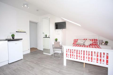 1 bedroom in a house share to rent, Cowper Street - Central Luton - Studio