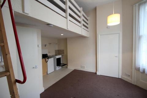 Studio to rent, Buckingham Road