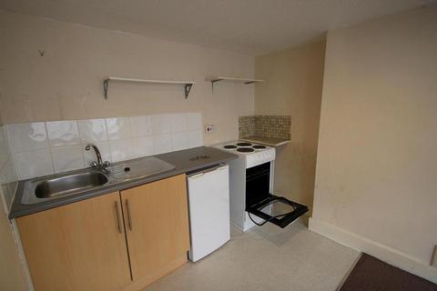 Studio to rent, Buckingham Road