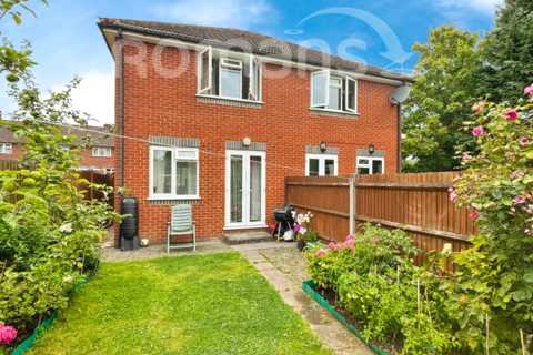 2 bedroom semi-detached house to rent, St. Christophers Road, Farnborough, GU14