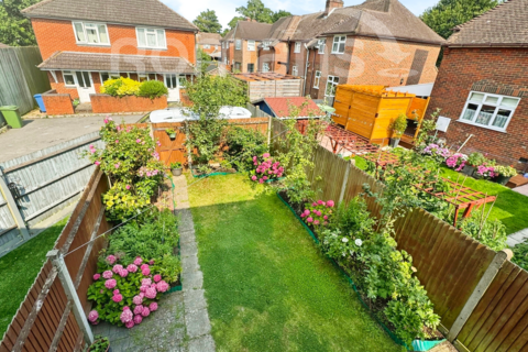 2 bedroom semi-detached house to rent, St. Christophers Road, Farnborough, GU14